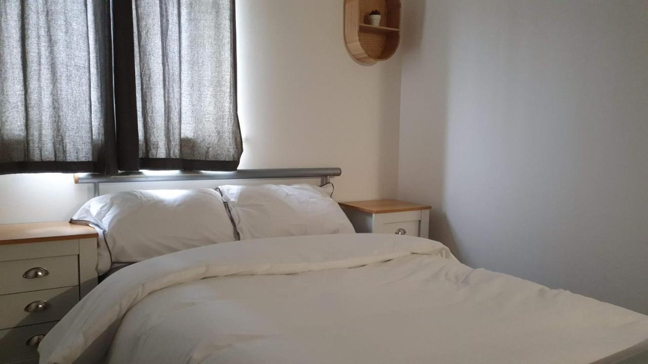 Spacious London Apartment 5 Min Walk To Leytonstone Underground Station And 5 Stops To Zone 1 Екстер'єр фото