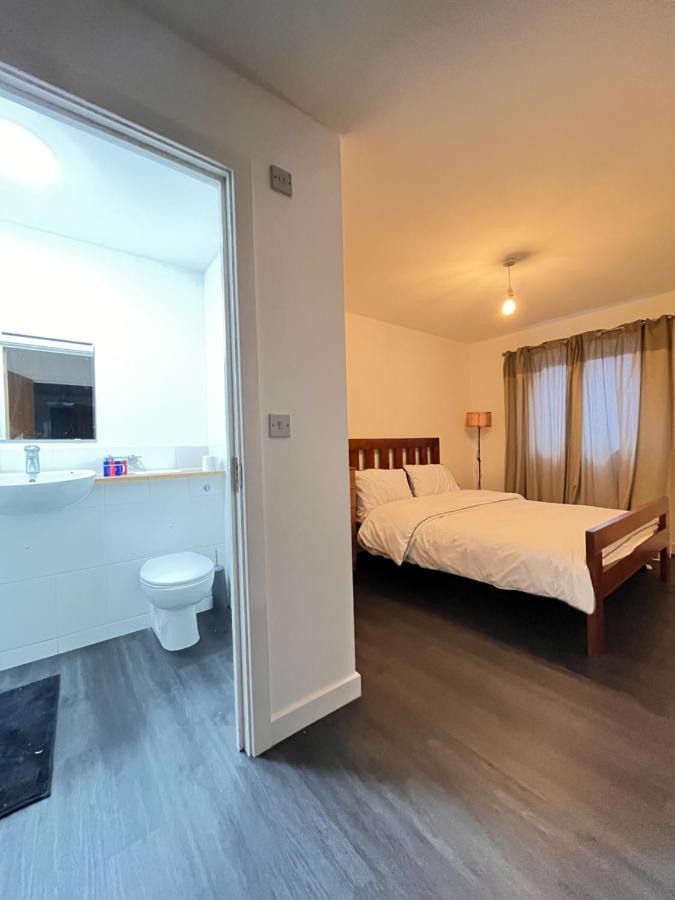 Spacious London Apartment 5 Min Walk To Leytonstone Underground Station And 5 Stops To Zone 1 Екстер'єр фото
