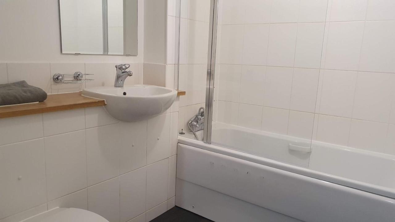 Spacious London Apartment 5 Min Walk To Leytonstone Underground Station And 5 Stops To Zone 1 Екстер'єр фото