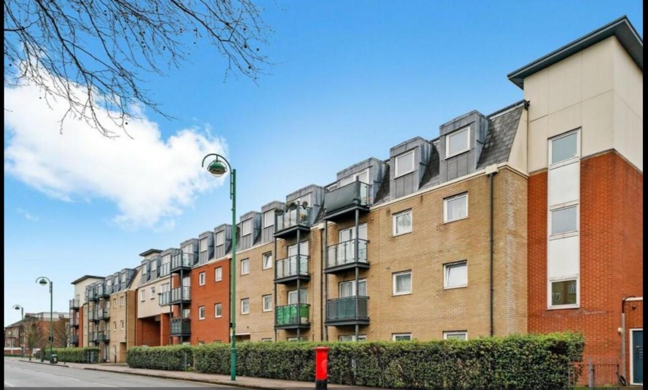 Spacious London Apartment 5 Min Walk To Leytonstone Underground Station And 5 Stops To Zone 1 Екстер'єр фото