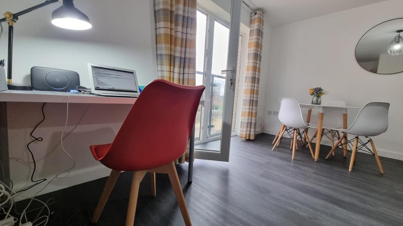Spacious London Apartment 5 Min Walk To Leytonstone Underground Station And 5 Stops To Zone 1 Екстер'єр фото