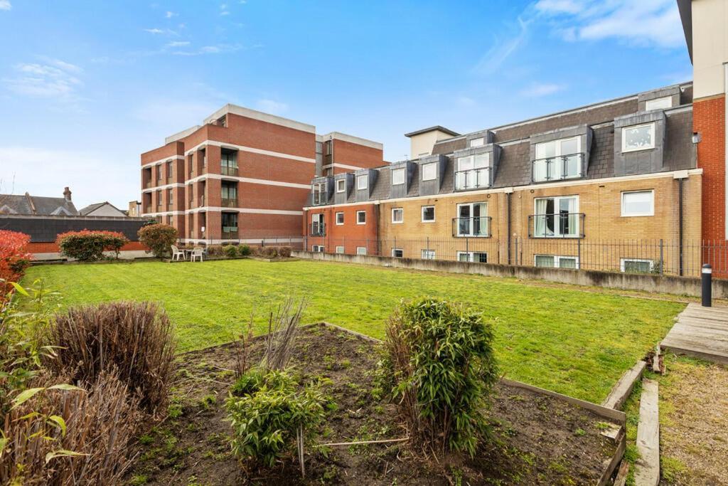 Spacious London Apartment 5 Min Walk To Leytonstone Underground Station And 5 Stops To Zone 1 Екстер'єр фото